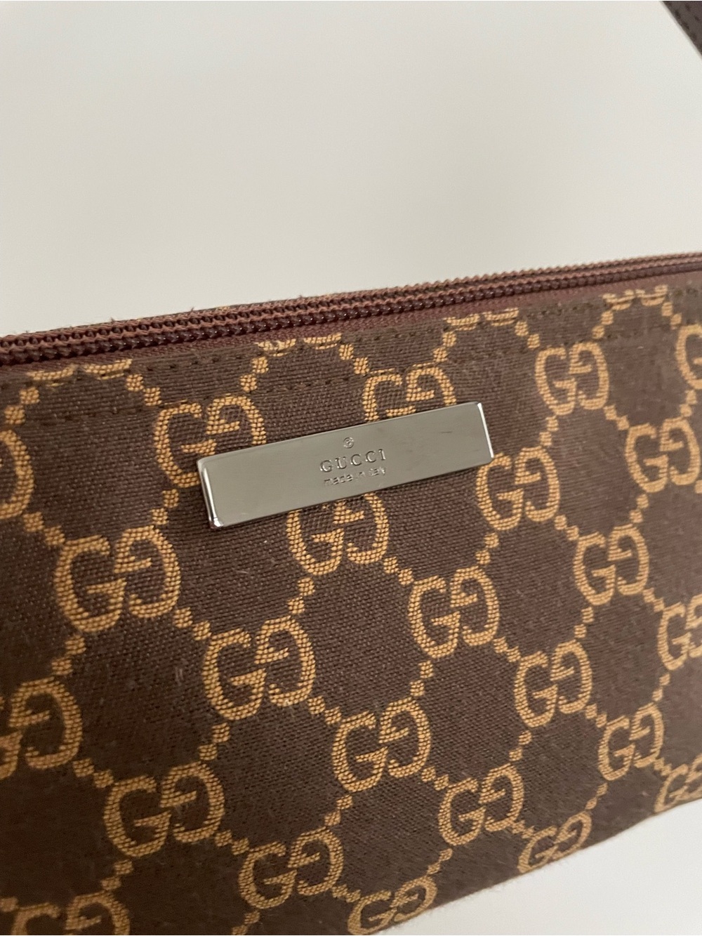 Authentic Vintage Gucci Brown GG Canvas Top-Handle Pouch with Tan Monogram - Picture 5 of 12